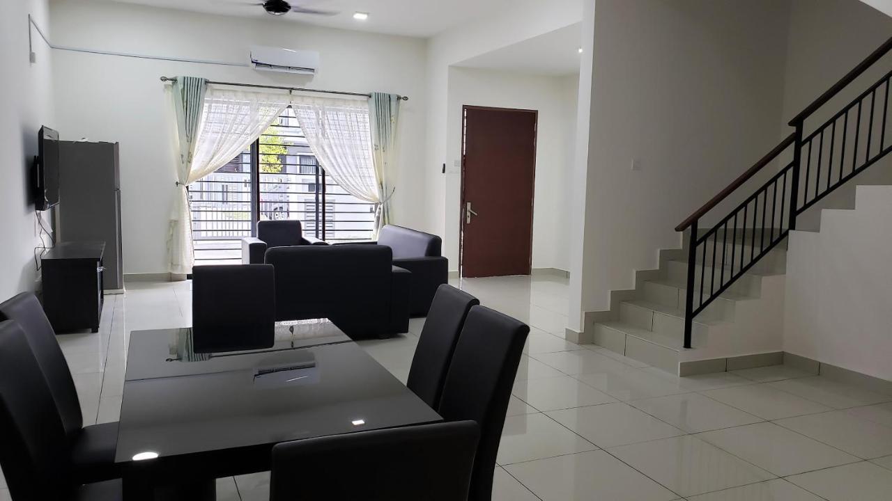 Sr Home-Stay @ Klia Kuala Lumpur Esterno foto